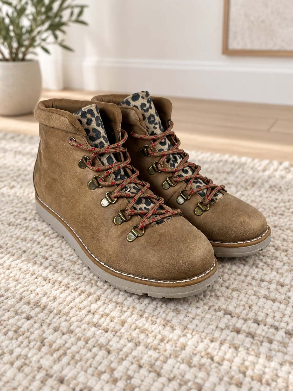 Skechers BOBS Alpine Mt Gato Boots Women 7.5 Brown Leopard Memory Foam